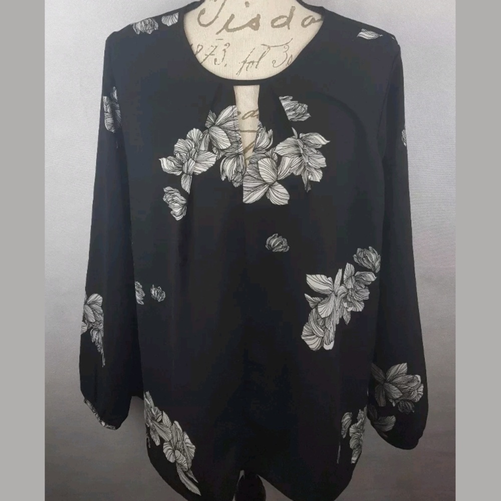 ⭐Japna black floral blouse - Picture 1 of 6